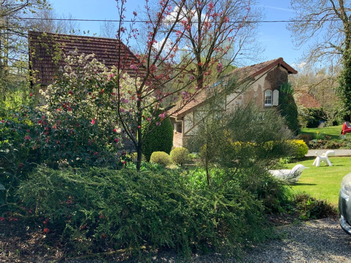 Le Moulin De La Castellerie Bed & Breakfast Moon-sur-Elle ภายนอก รูปภาพ