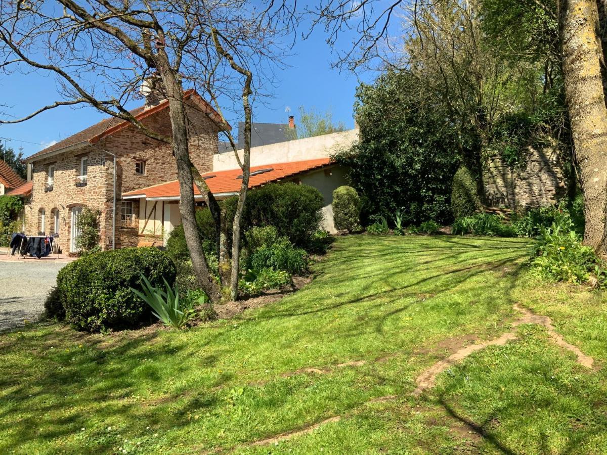 Le Moulin De La Castellerie Bed & Breakfast Moon-sur-Elle ภายนอก รูปภาพ