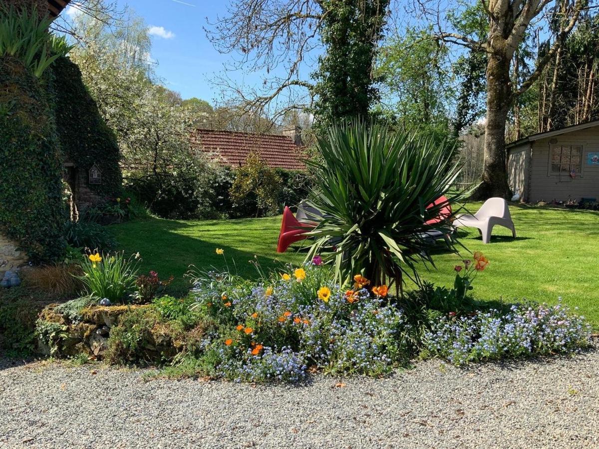 Le Moulin De La Castellerie Bed & Breakfast Moon-sur-Elle ภายนอก รูปภาพ