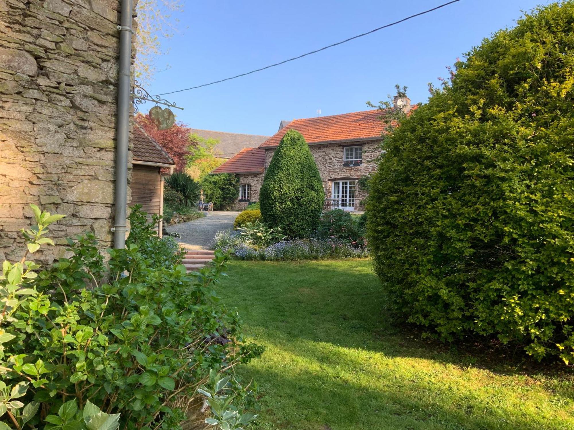 Le Moulin De La Castellerie Bed & Breakfast Moon-sur-Elle ภายนอก รูปภาพ