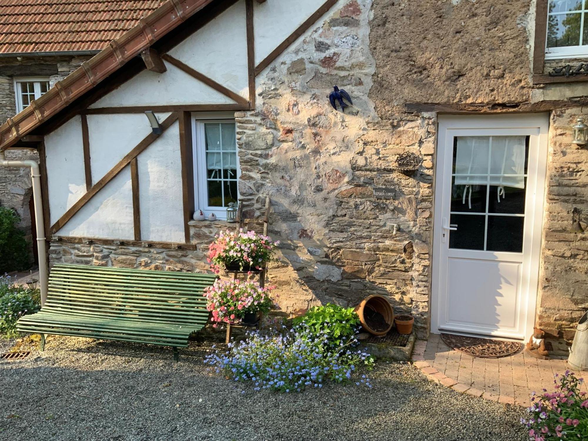 Le Moulin De La Castellerie Bed & Breakfast Moon-sur-Elle ภายนอก รูปภาพ