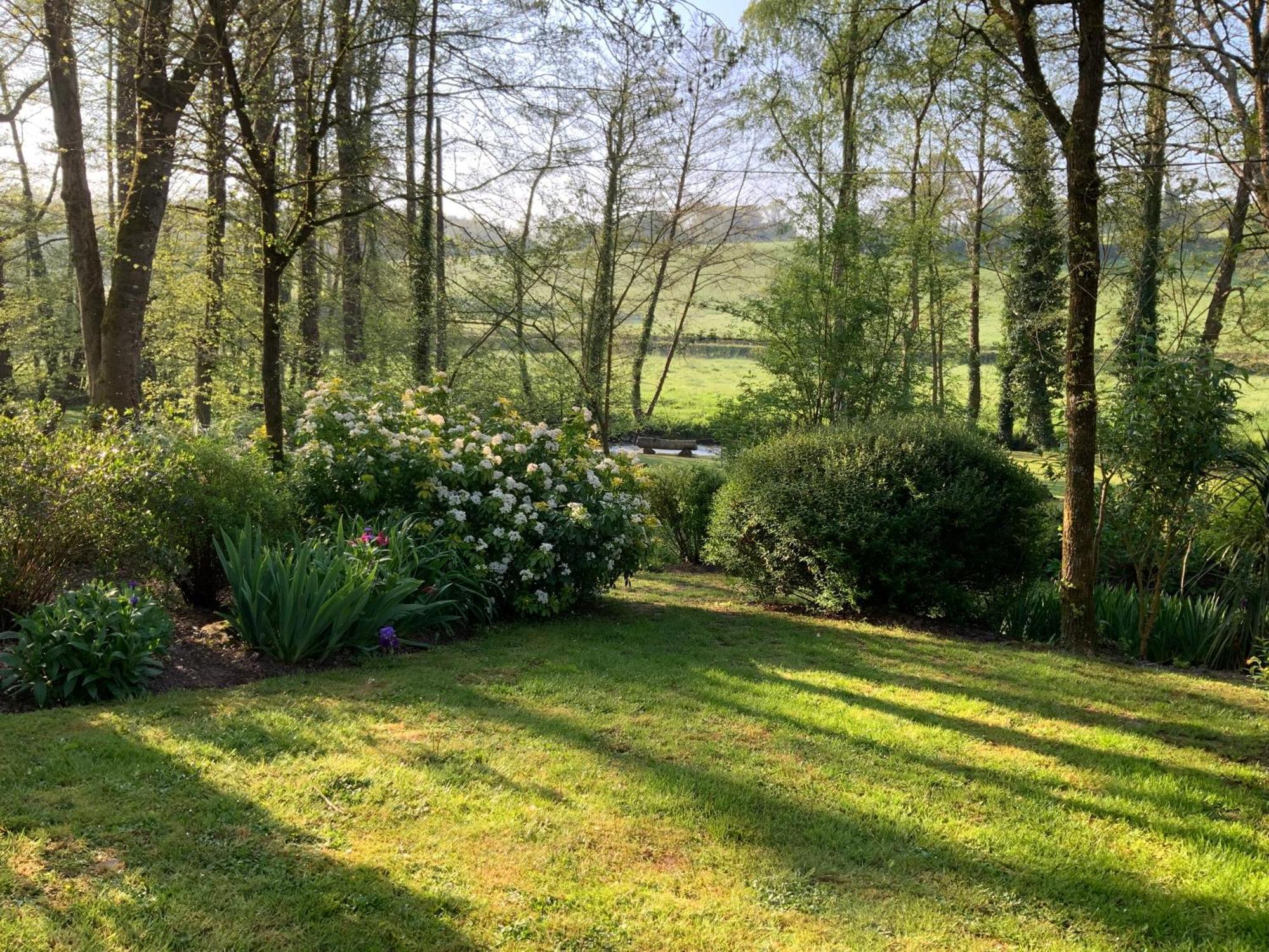 Le Moulin De La Castellerie Bed & Breakfast Moon-sur-Elle ภายนอก รูปภาพ