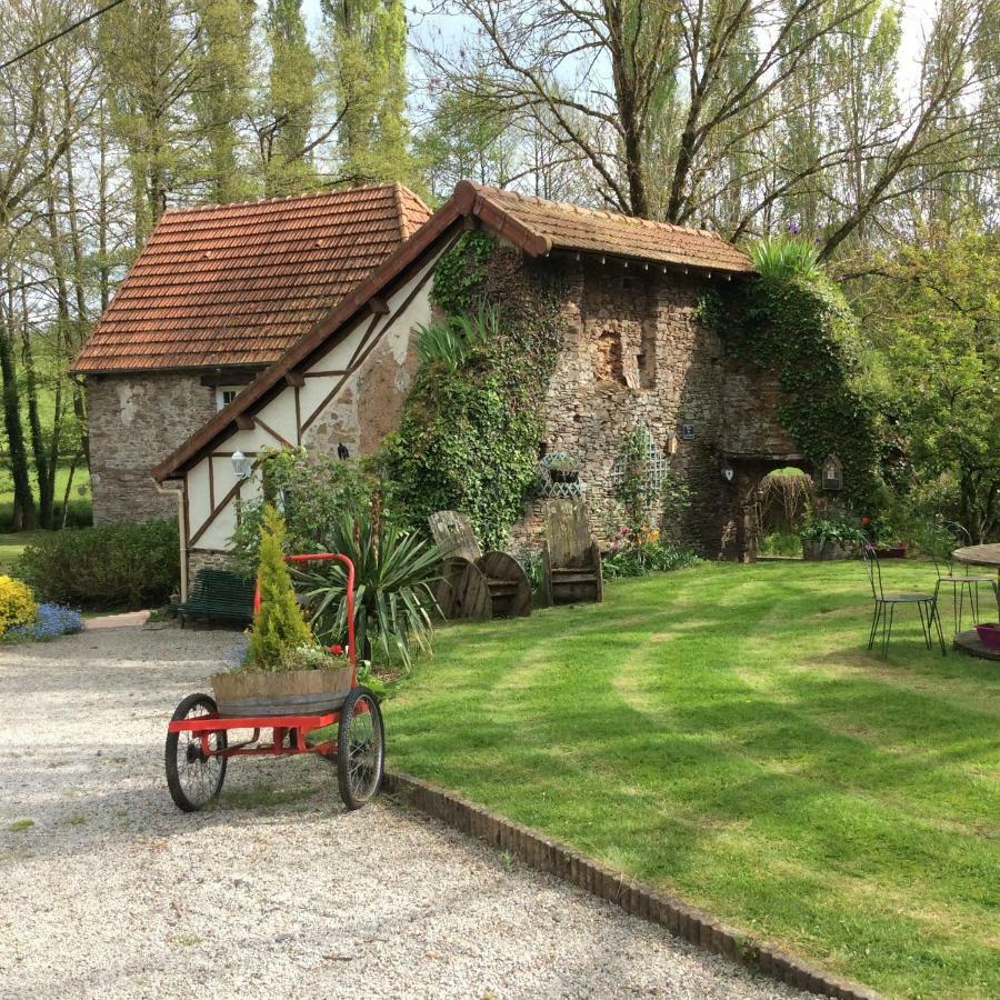 Le Moulin De La Castellerie Bed & Breakfast Moon-sur-Elle ภายนอก รูปภาพ