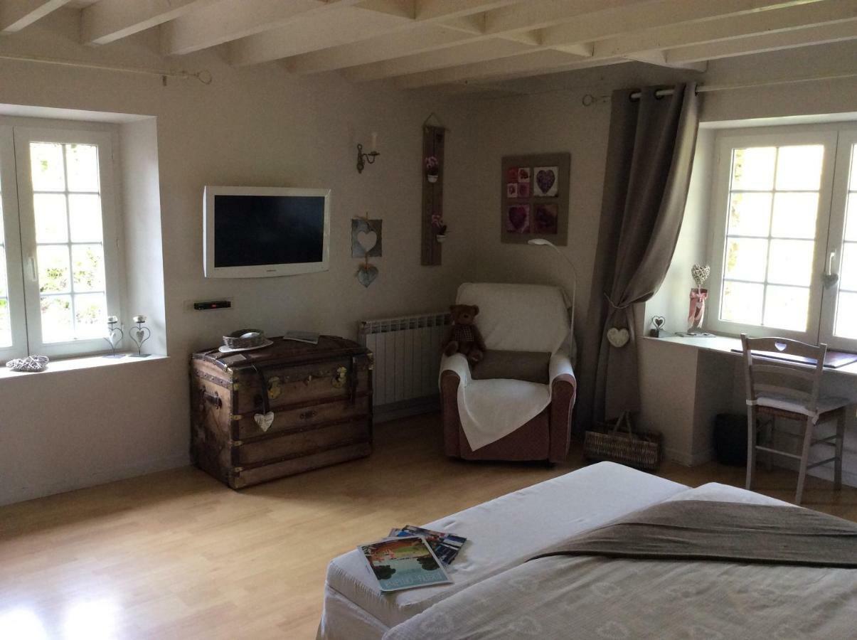 Le Moulin De La Castellerie Bed & Breakfast Moon-sur-Elle ภายนอก รูปภาพ