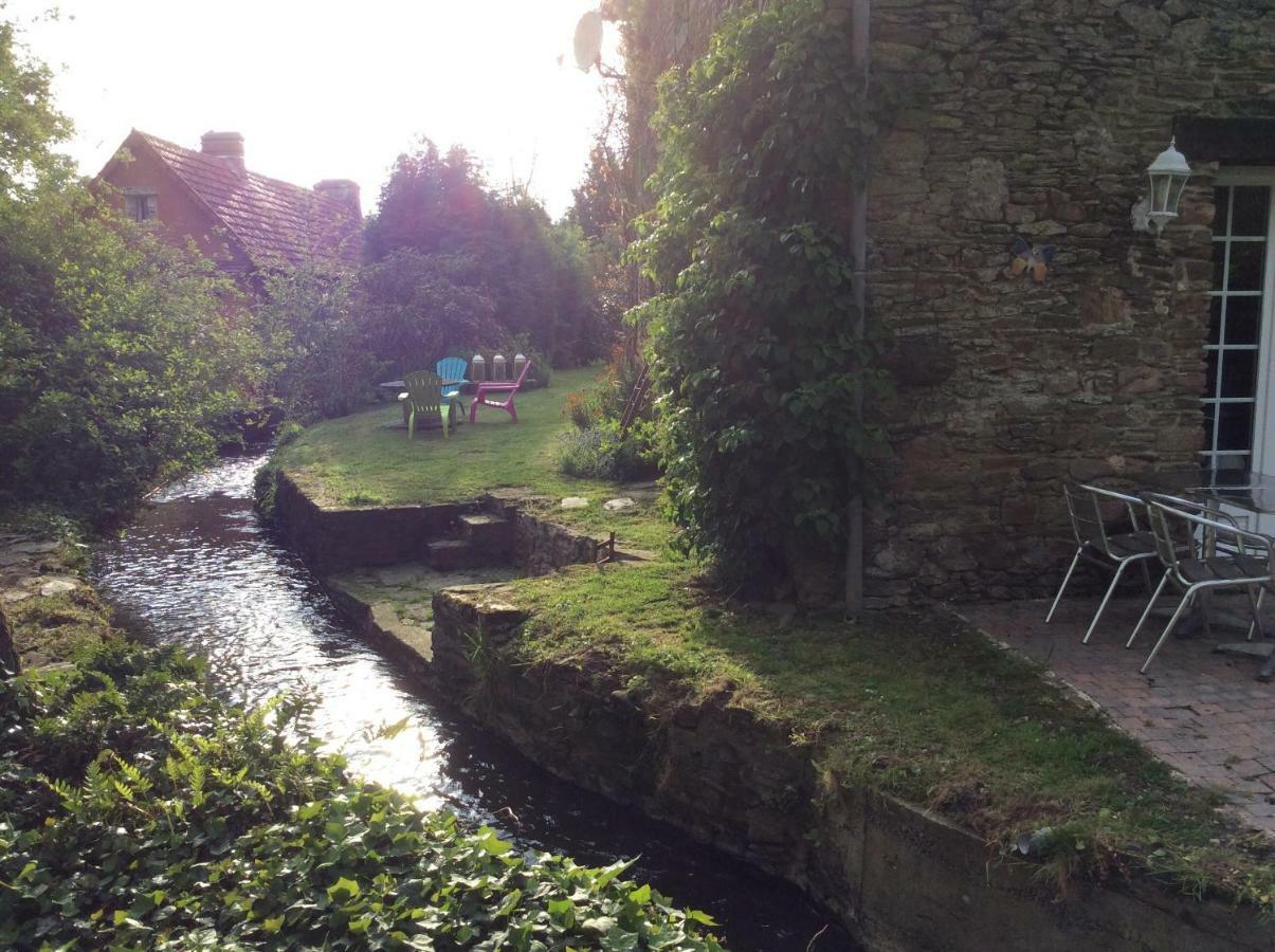 Le Moulin De La Castellerie Bed & Breakfast Moon-sur-Elle ภายนอก รูปภาพ