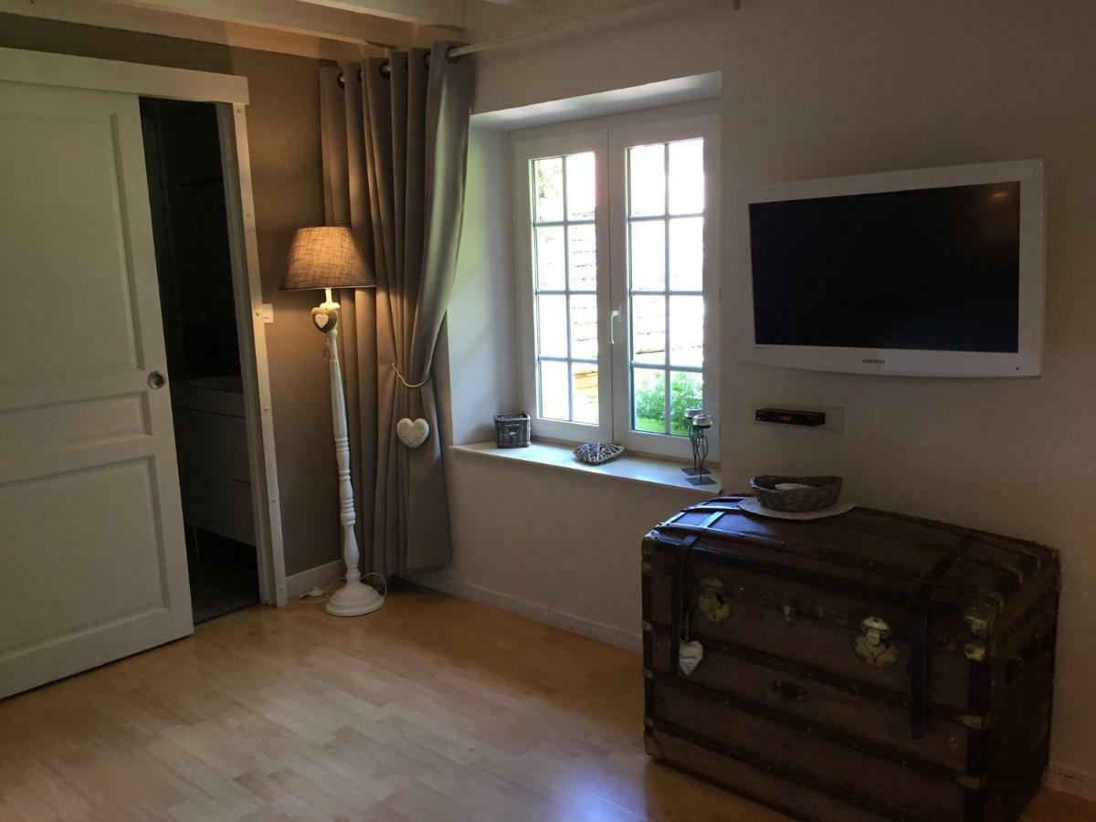 Le Moulin De La Castellerie Bed & Breakfast Moon-sur-Elle ภายนอก รูปภาพ