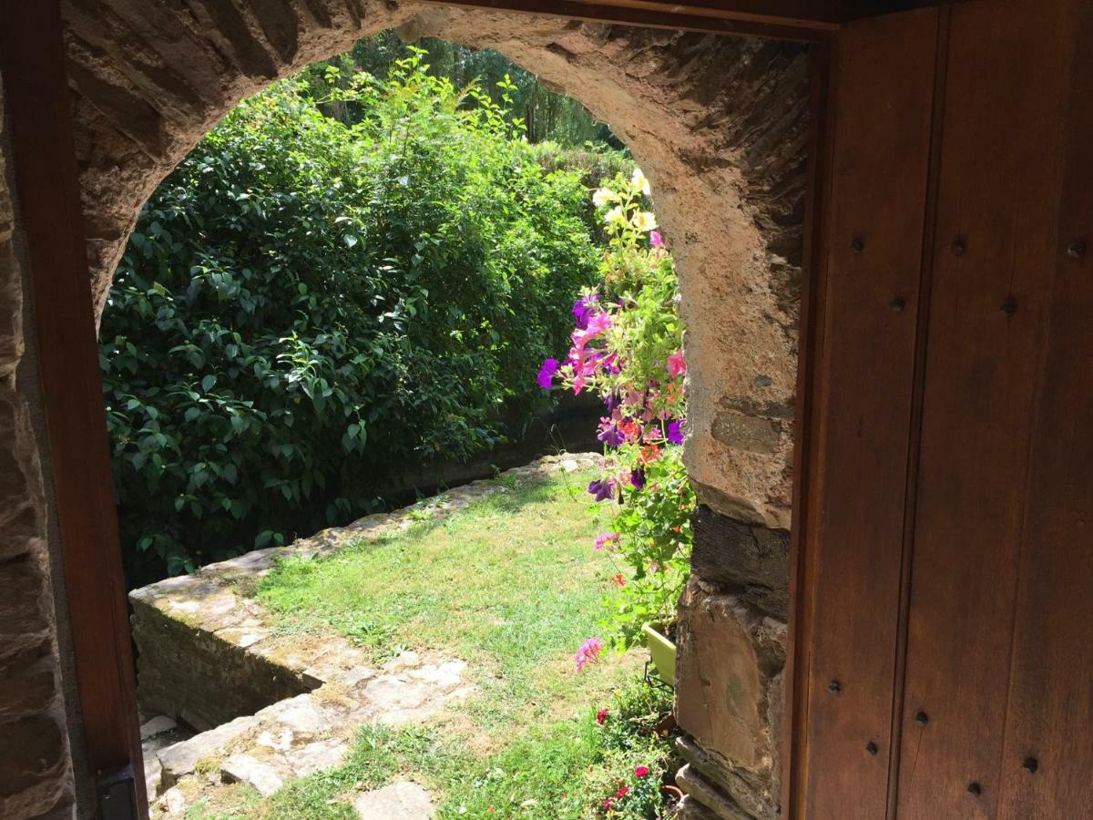 Le Moulin De La Castellerie Bed & Breakfast Moon-sur-Elle ภายนอก รูปภาพ