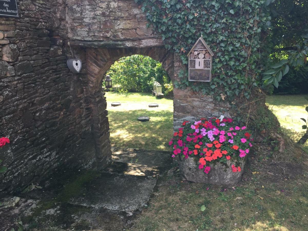 Le Moulin De La Castellerie Bed & Breakfast Moon-sur-Elle ภายนอก รูปภาพ